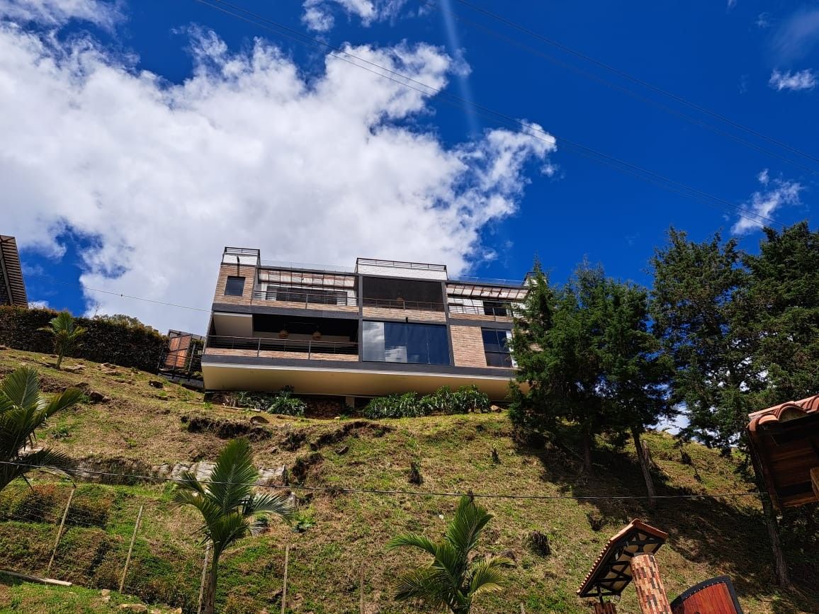Finca en venta Antioquia Medellín Medellín 500 m2 Habitaciones 4 Baños 6 Garajes 10 Precio $2300000000