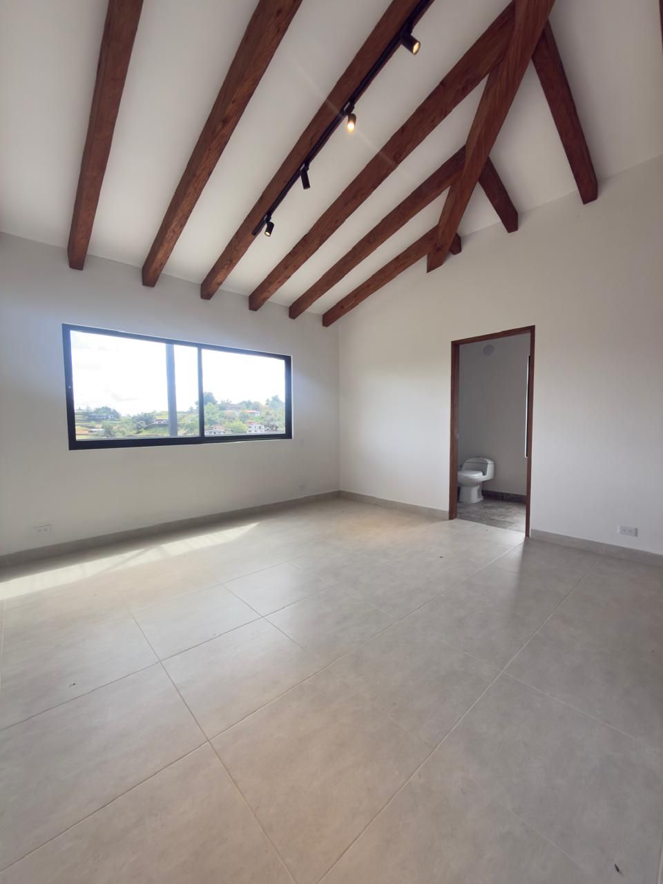 Casa Campestre en arriendo o venta Antioquia El Carmen De Viboral Ub Villas De La Loza 400 m2 Habitaciones 4 Baños 4 Garajes 2 Precio venta $2300000000 Precio arriendo $13000000