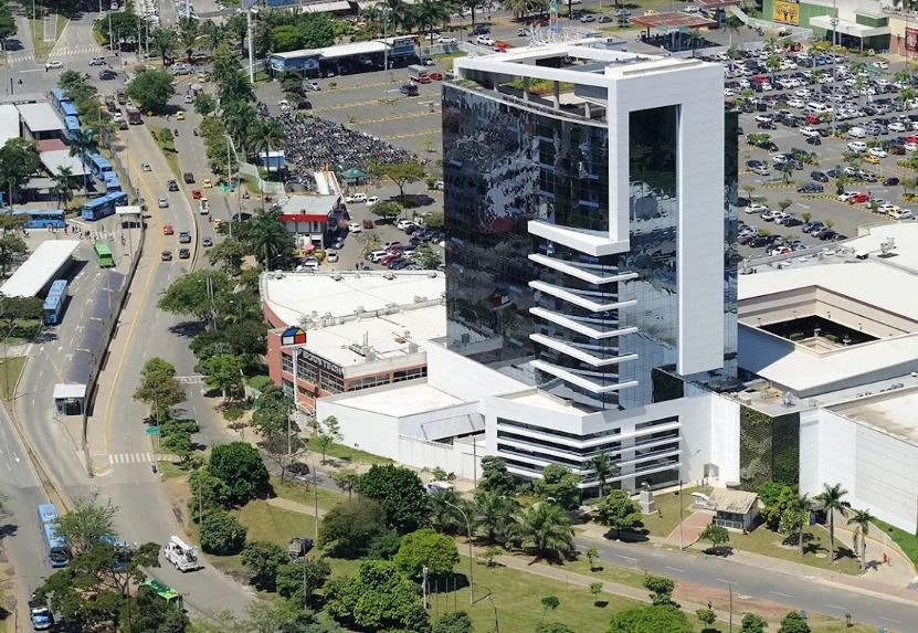 Oficina en arriendo Valle Del Cauca Cali Urbanización San Joaquín 204 m2 Habitaciones 0 Baños 2 Garajes 2 Precio $22400000