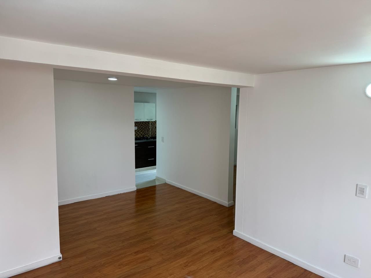 Apartamento en venta Antioquia Medellín Loma De Los Bernal 80 m2 Habitaciones 3 Baños 2 Garajes 1 Precio $615000000