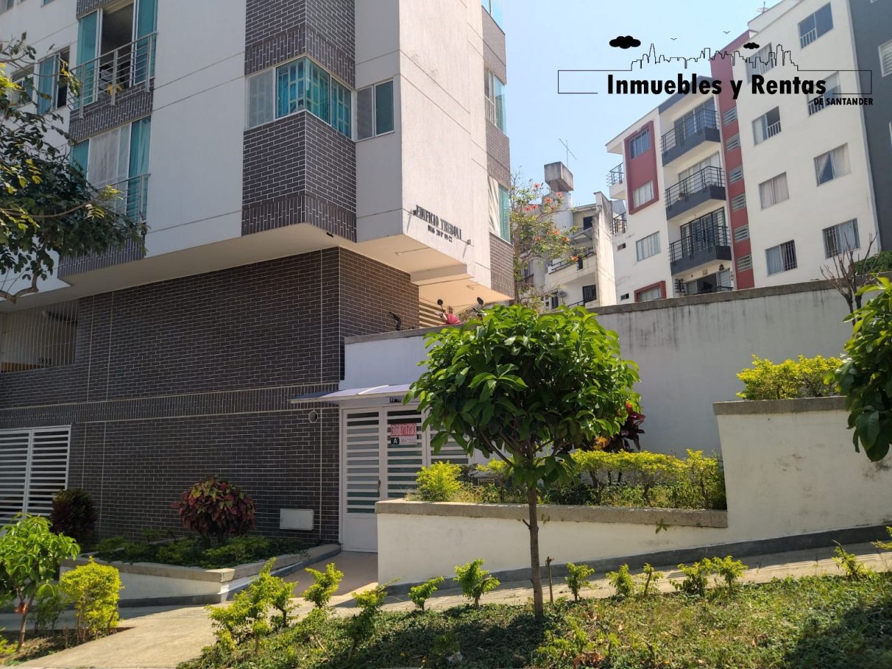 Local en arriendo Santander Bucaramanga Fontana 25 m2 Habitaciones 0 Baños 1 Garajes 0 Precio $750000