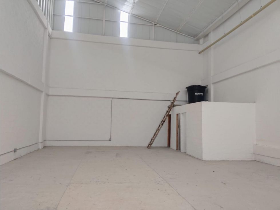 Bodega en arriendo Antioquia Medellín Medellín 300 m2 Habitaciones 0 Baños 2 Garajes 0 Precio $5400000