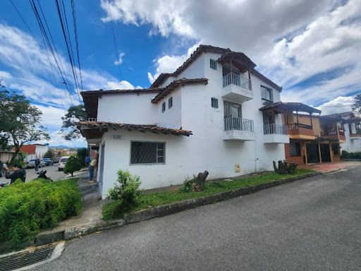 Casa en arriendo Antioquia Rionegro Urbanizacion El Pinar 350 m2 Habitaciones 5 Baños 4 Garajes 1 Precio $3600000