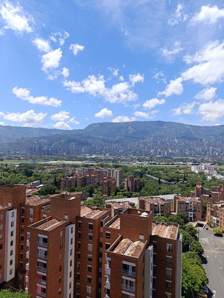 Apartamento en arriendo Antioquia Medellín Loma De Los Bernal 120 m2 Habitaciones 3 Baños 4 Garajes 2 Precio $6100000