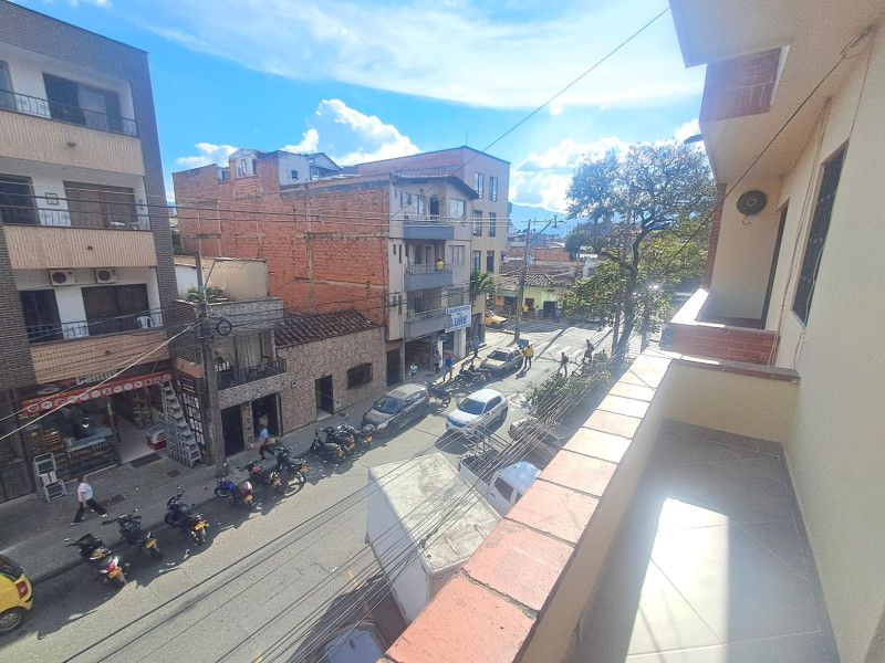 Local en arriendo Antioquia Envigado El Dorado 180 m2 Habitaciones 0 Baños 2 Garajes 0 Precio $5200000
