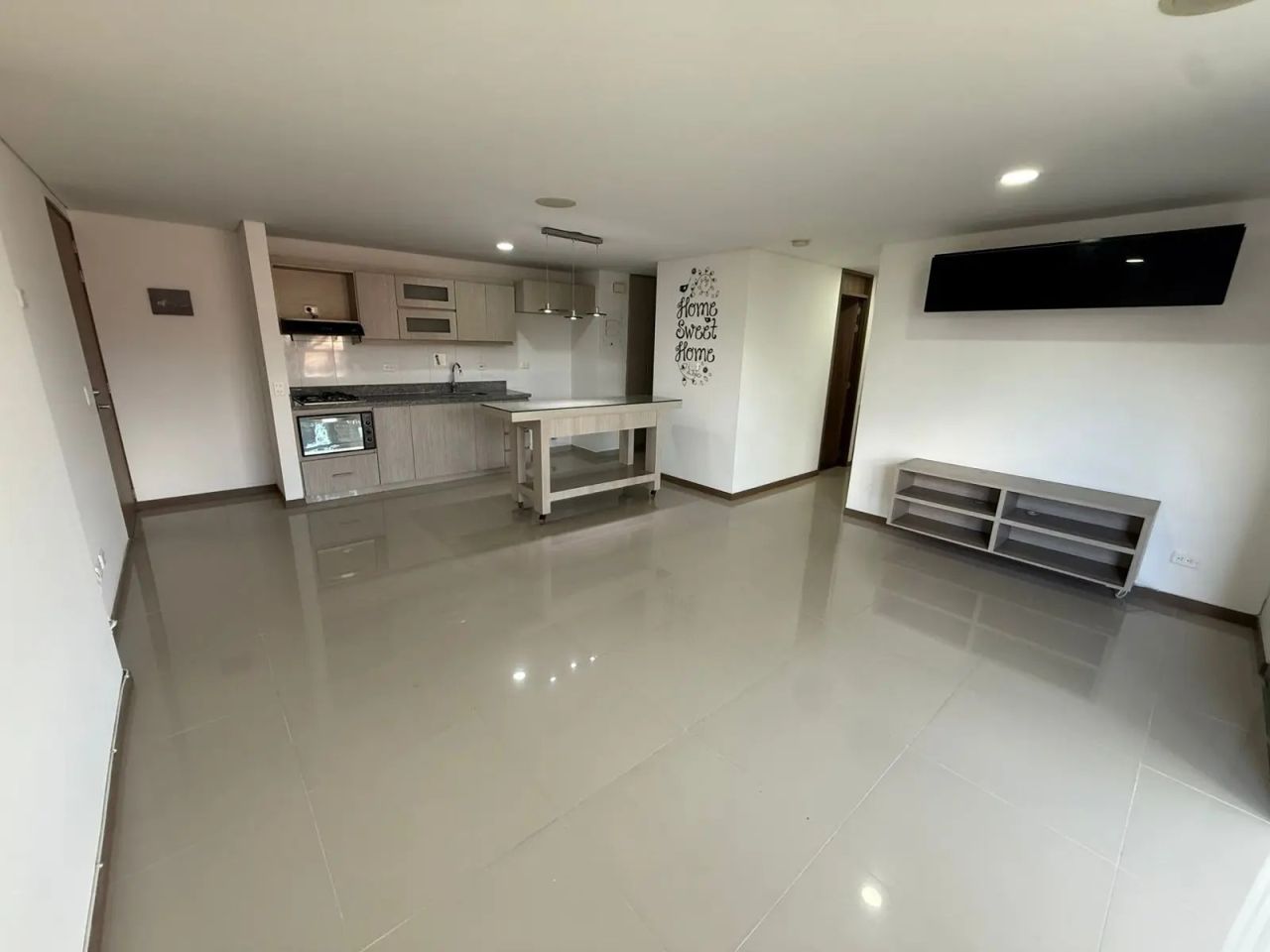 Apartamento en arriendo Antioquia Envigado La Inmaculada 95 m2 Habitaciones 3 Baños 2 Garajes 1 Precio $4000000