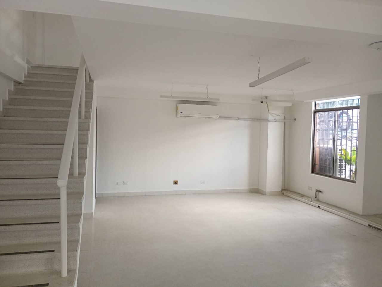 Oficina en arriendo Antioquia Medellín Guayabal 225 m2 Habitaciones 0 Baños 3 Garajes 0 Precio $8500000