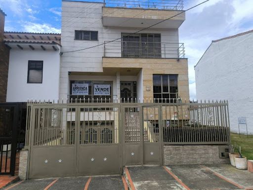 Casa en arriendo Cundinamarca Chía Br Santa Lucia 234 m2 Habitaciones 4 Baños 3 Garajes 2 Precio $4500000