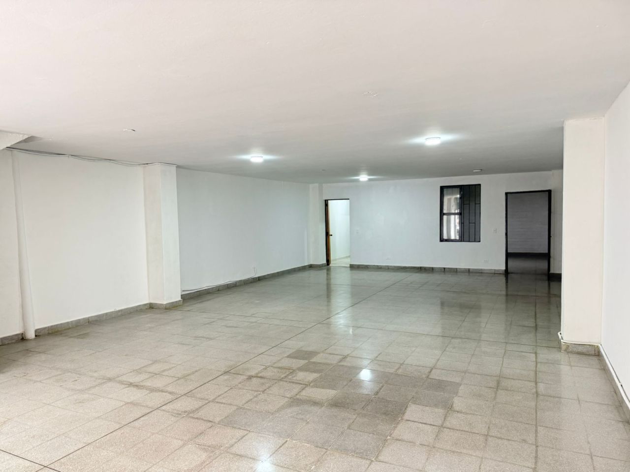 Bodega en arriendo Antioquia Medellín San Diego 290 m2 Habitaciones 0 Baños 4 Garajes 0 Precio $19000000