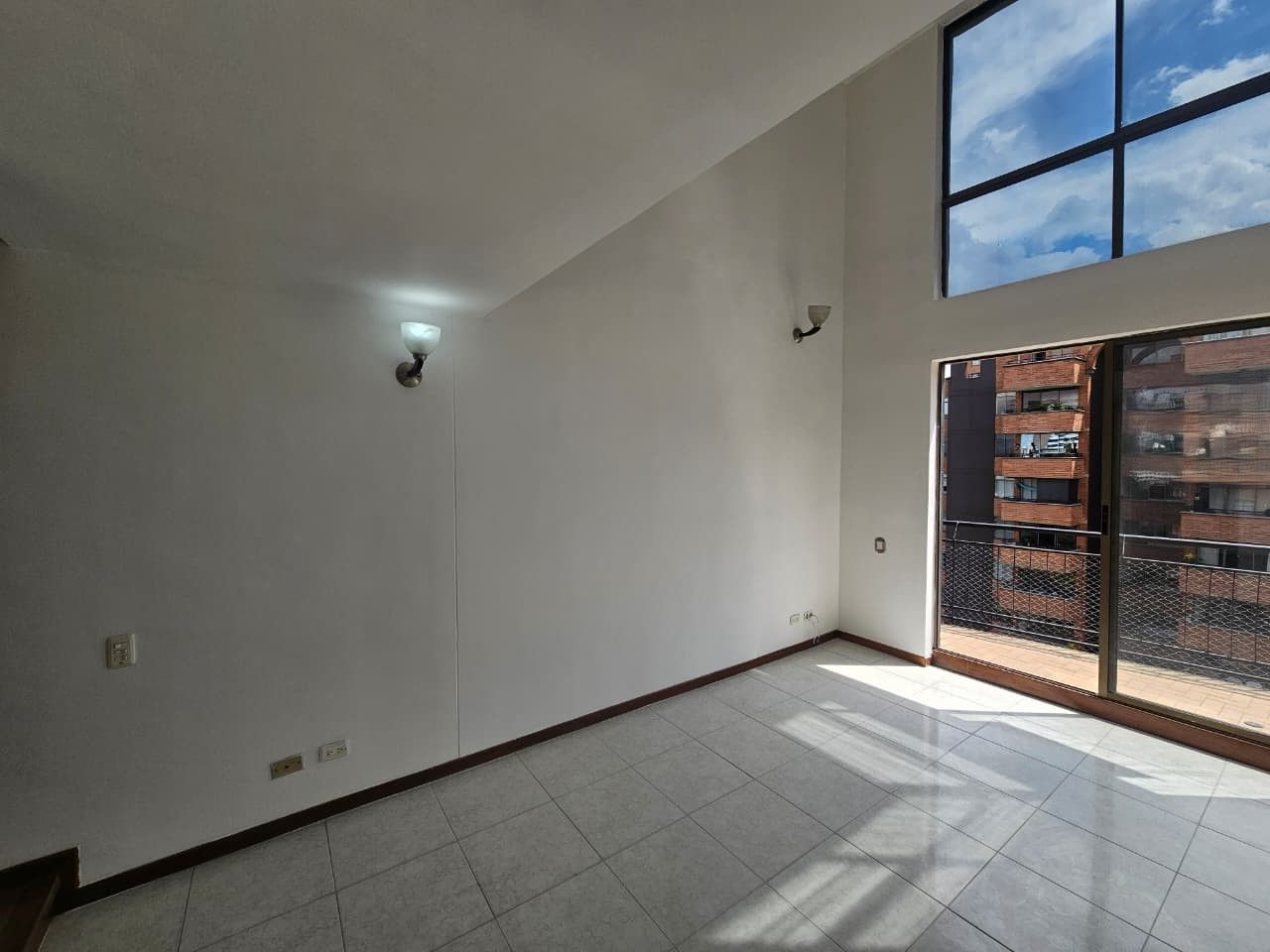 Apartamento en arriendo Antioquia Medellín Castropol 70 m2 Habitaciones 2 Baños 2 Garajes 1 Precio $3300000
