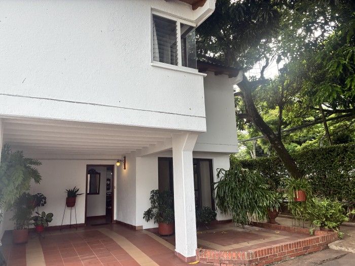 Casa en venta Valle Del Cauca Cali Camino Real 130 m2 Habitaciones 4 Baños 3 Garajes 2 Precio $750000000