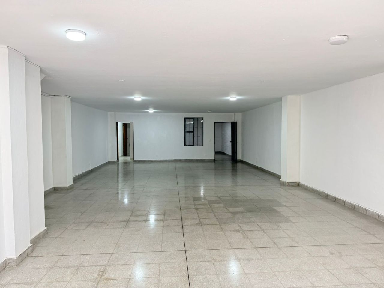 Bodega en arriendo Antioquia Medellín San Diego 145 m2 Habitaciones 0 Baños 1 Garajes 0 Precio $10800000
