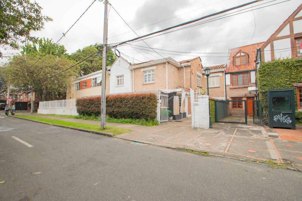 Casa en venta Cundinamarca Bogotá Quinta Camacho 340 m2 Habitaciones 7 Baños 3 Garajes 2 Precio $1700000000