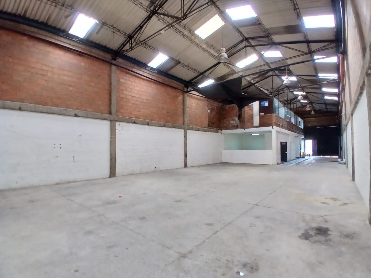 Bodega en arriendo Antioquia Medellín El Chagualo 450 m2 Habitaciones 0 Baños 4 Garajes 2 Precio $34900000