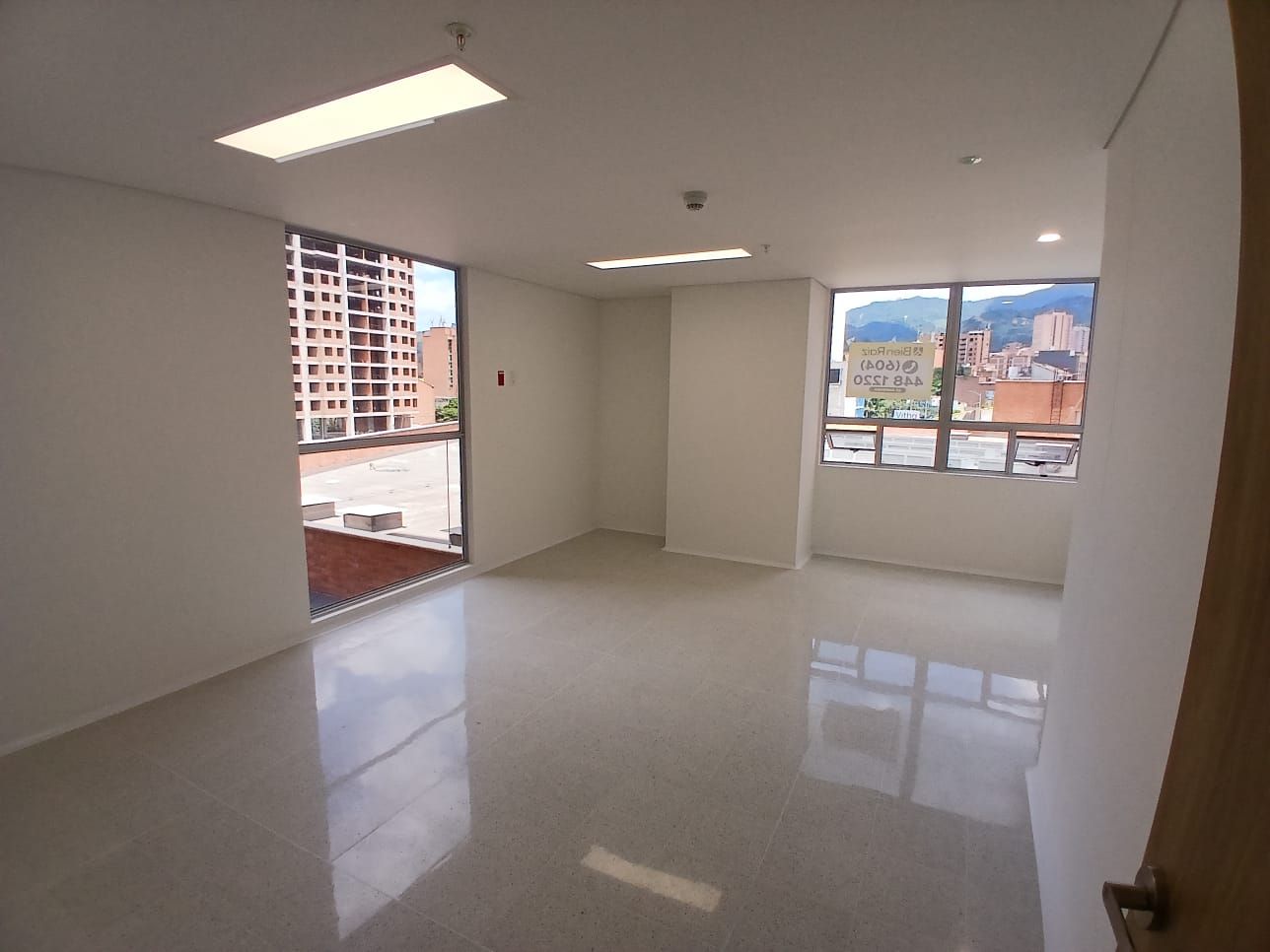 Consultorio en arriendo Antioquia Medellín Los Pinos 38 m2 Habitaciones 0 Baños 1 Garajes 1 Precio $5200000