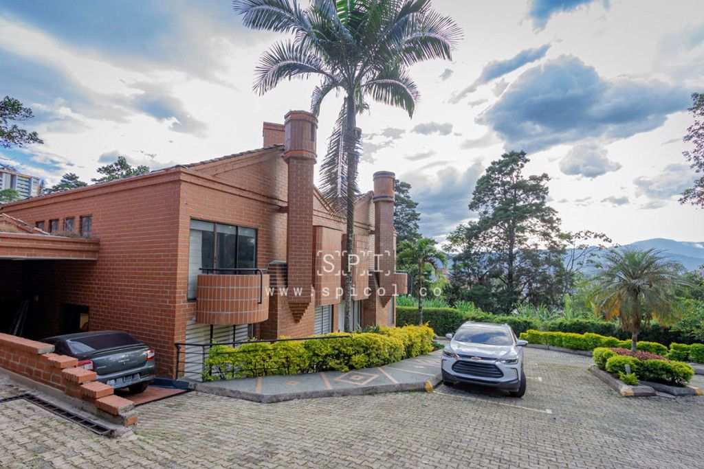 Casa en venta Antioquia Medellín El Tesoro 427 m2 Habitaciones 4 Baños 8 Garajes 3 Precio $2150000000