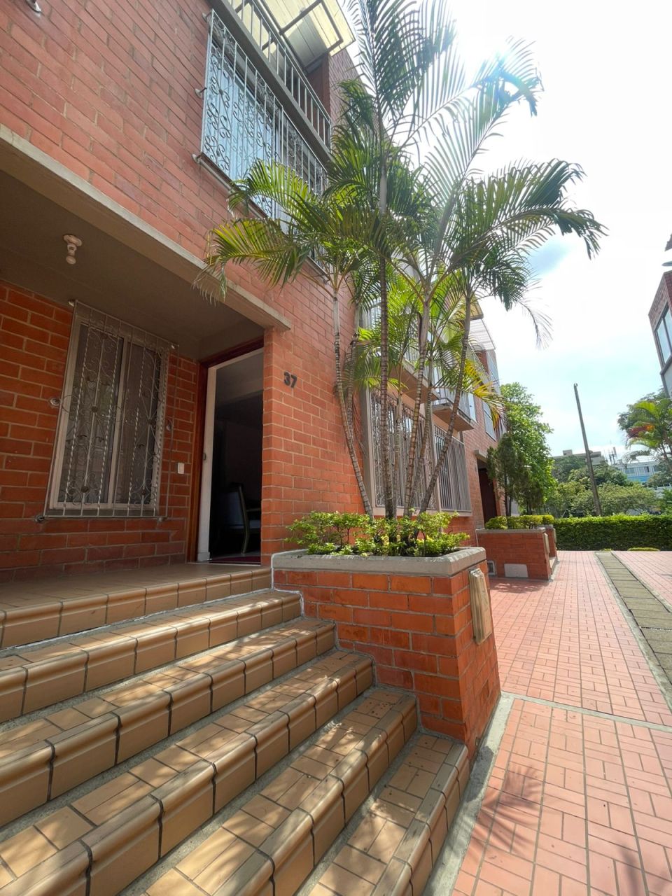 Casa en venta Valle Del Cauca Cali Urbanización San Joaquín 148 m2 Habitaciones 3 Baños 3 Garajes 2 Precio $475000000