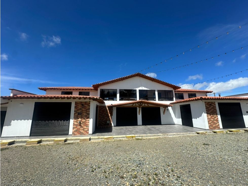 Local en arriendo Antioquia Envigado Envigado 504 m2 Habitaciones 0 Baños 7 Garajes 10 Precio $10500000