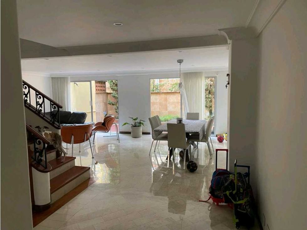 Casa en venta Antioquia Medellín Medellín 328 m2 Habitaciones 5 Baños 5 Garajes 3 Precio $1300000000