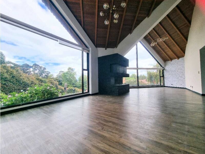 Casa en venta Cundinamarca Bogotá Suba Naranjos 380 m2 Habitaciones 4 Baños 4 Garajes 3 Precio $2000000000