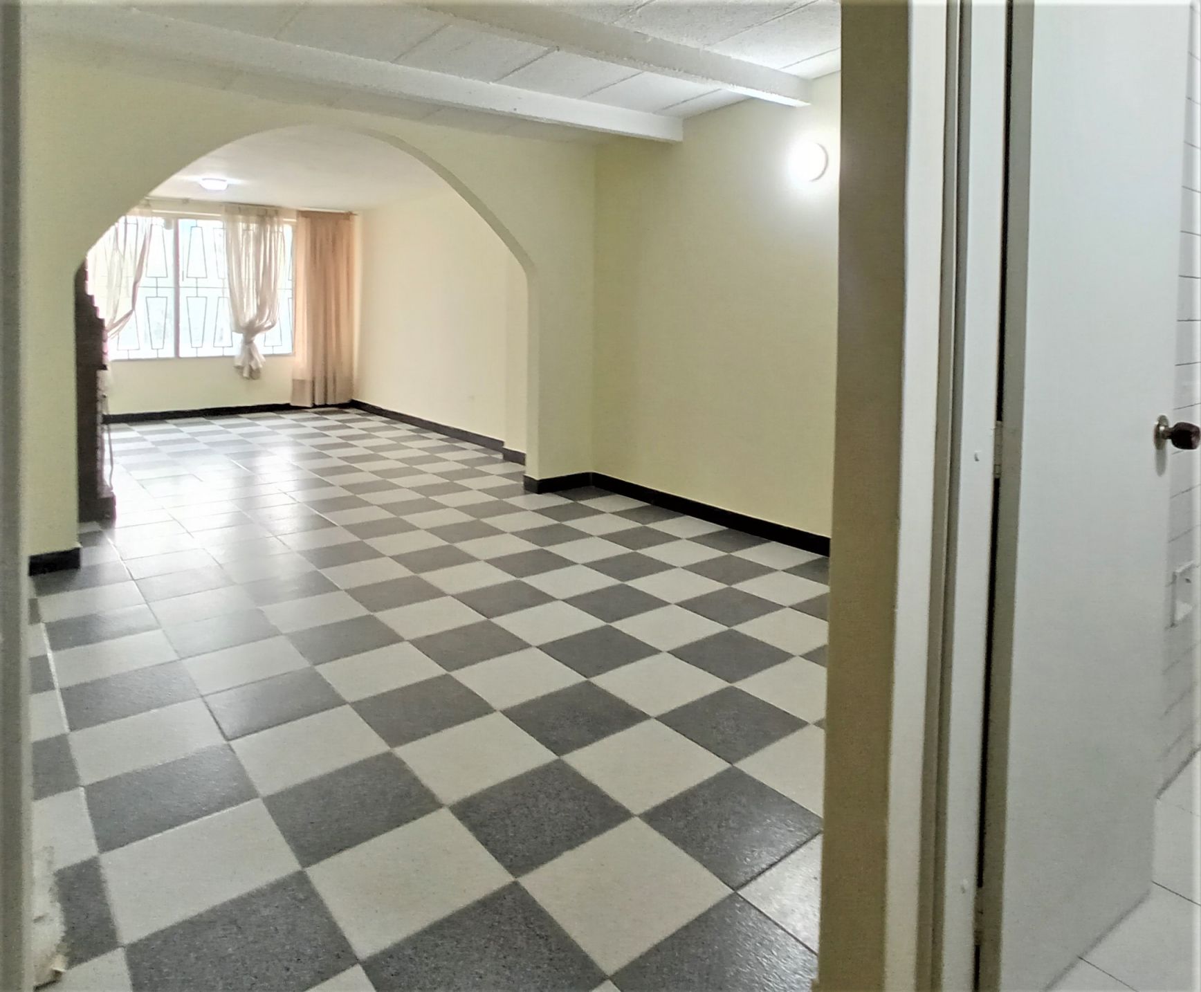 Apartamento en arriendo Cundinamarca Bogotá San Joaquín 110 m2 Habitaciones 4 Baños 2 Garajes 1 Precio $2000000