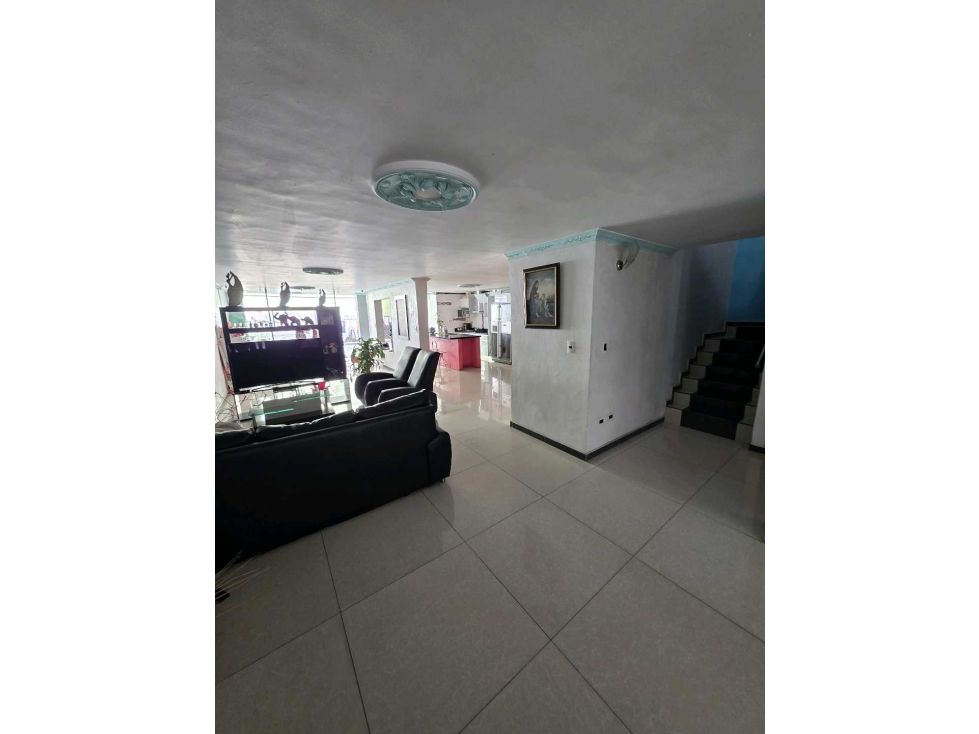 Casa en arriendo Antioquia Medellín Suramericana 350 m2 Habitaciones 4 Baños 3 Garajes 2 Precio $9000000