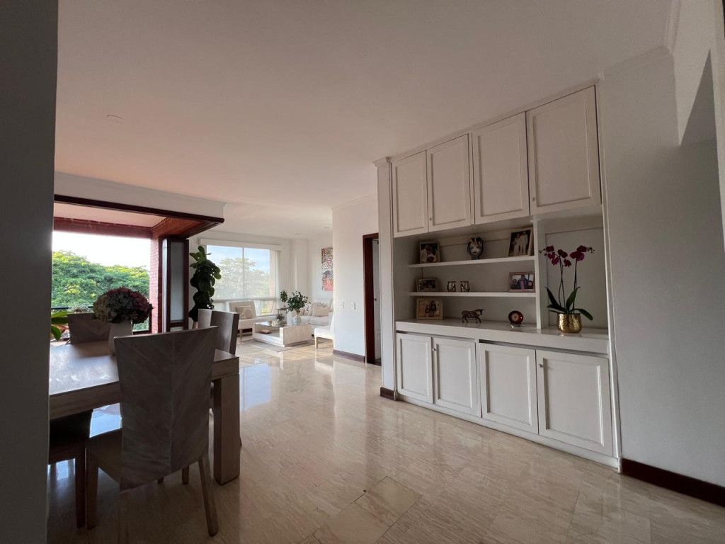 Apartamento en arriendo Valle Del Cauca Cali Urbanización Ciudad Jardín 163 m2 Habitaciones 4 Baños 4 Garajes 3 Precio $5800000