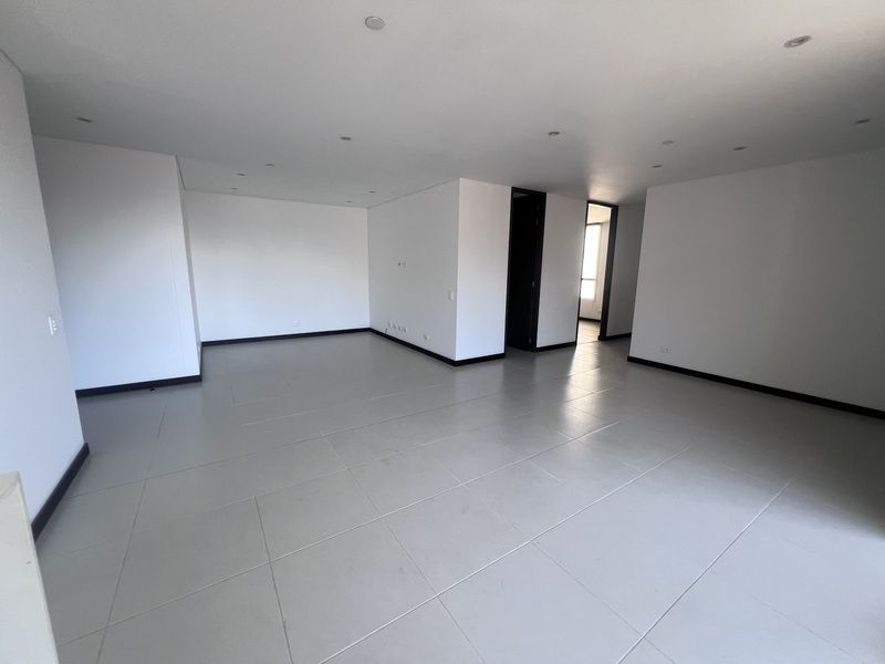 Apartamento en arriendo Antioquia Medellín La Linde 150 m2 Habitaciones 3 Baños 5 Garajes 2 Precio $8500000
