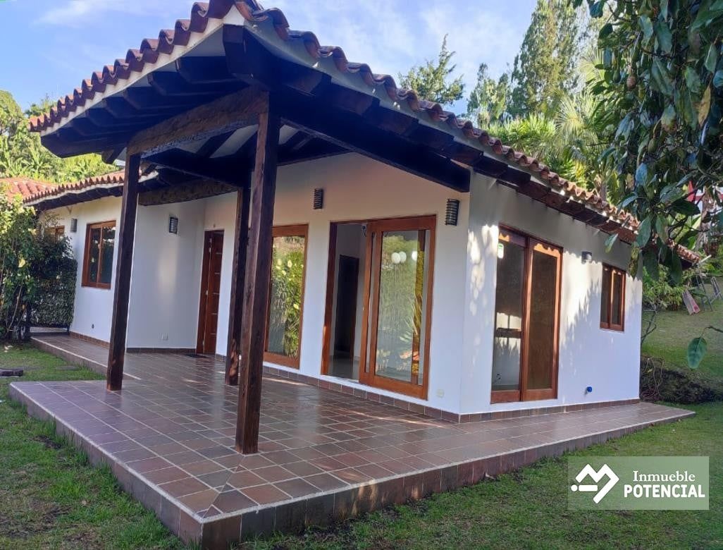 Casa Campestre en arriendo Antioquia Rionegro Cuatro Esquinas 120 m2 Habitaciones 3 Baños 2 Garajes 1 Precio $3600000