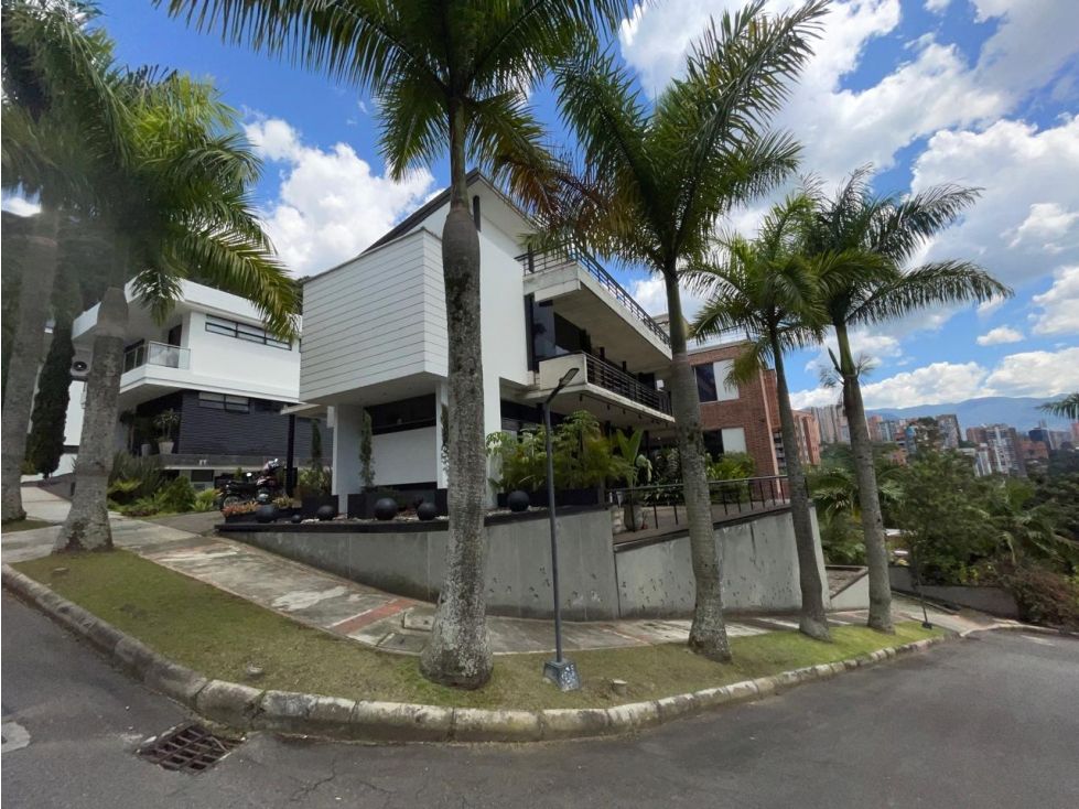 Casa en arriendo Antioquia Medellín Altos Del Poblado 680 m2 Habitaciones 5 Baños 5 Garajes 8 Precio $27500000
