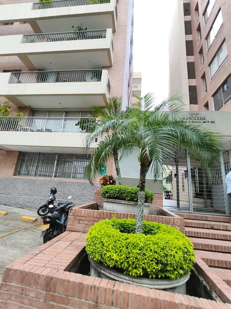 Apartamento en arriendo Valle Del Cauca Cali Arboledas 146 m2 Habitaciones 3 Baños 4 Garajes 2 Precio $5700000