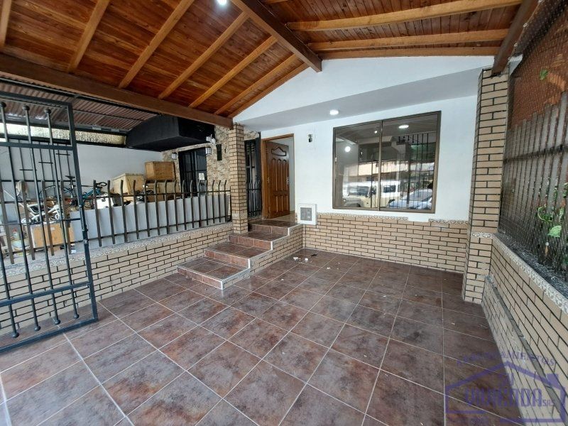 Casa en arriendo Antioquia Medellín La Colina 170 m2 Habitaciones 4 Baños 2 Garajes 1 Precio $3200000