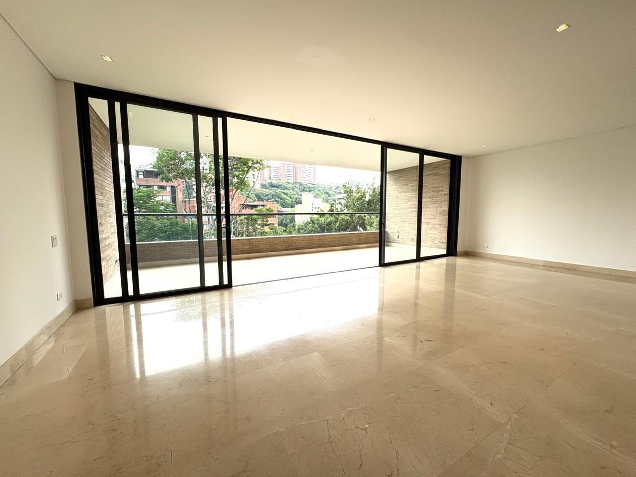 Apartamento en arriendo Valle Del Cauca Cali Santa Rita 234 m2 Habitaciones 3 Baños 3 Garajes 3 Precio $8500000