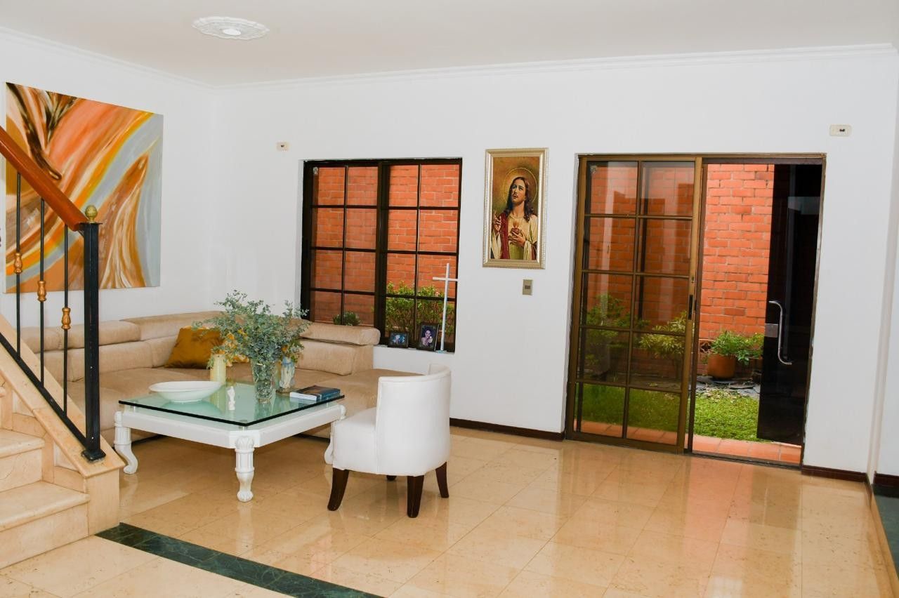 Casa en arriendo Valle Del Cauca Cali Urbanización Ciudad Jardín 360 m2 Habitaciones 4 Baños 4 Garajes 4 Precio $6500000