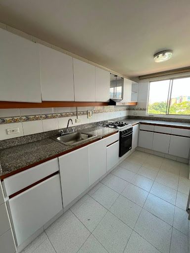 Apartamento en arriendo Antioquia Medellín Urbanizacion Los Laureles 145 m2 Habitaciones 3 Baños 3 Garajes 1 Precio $6500000
