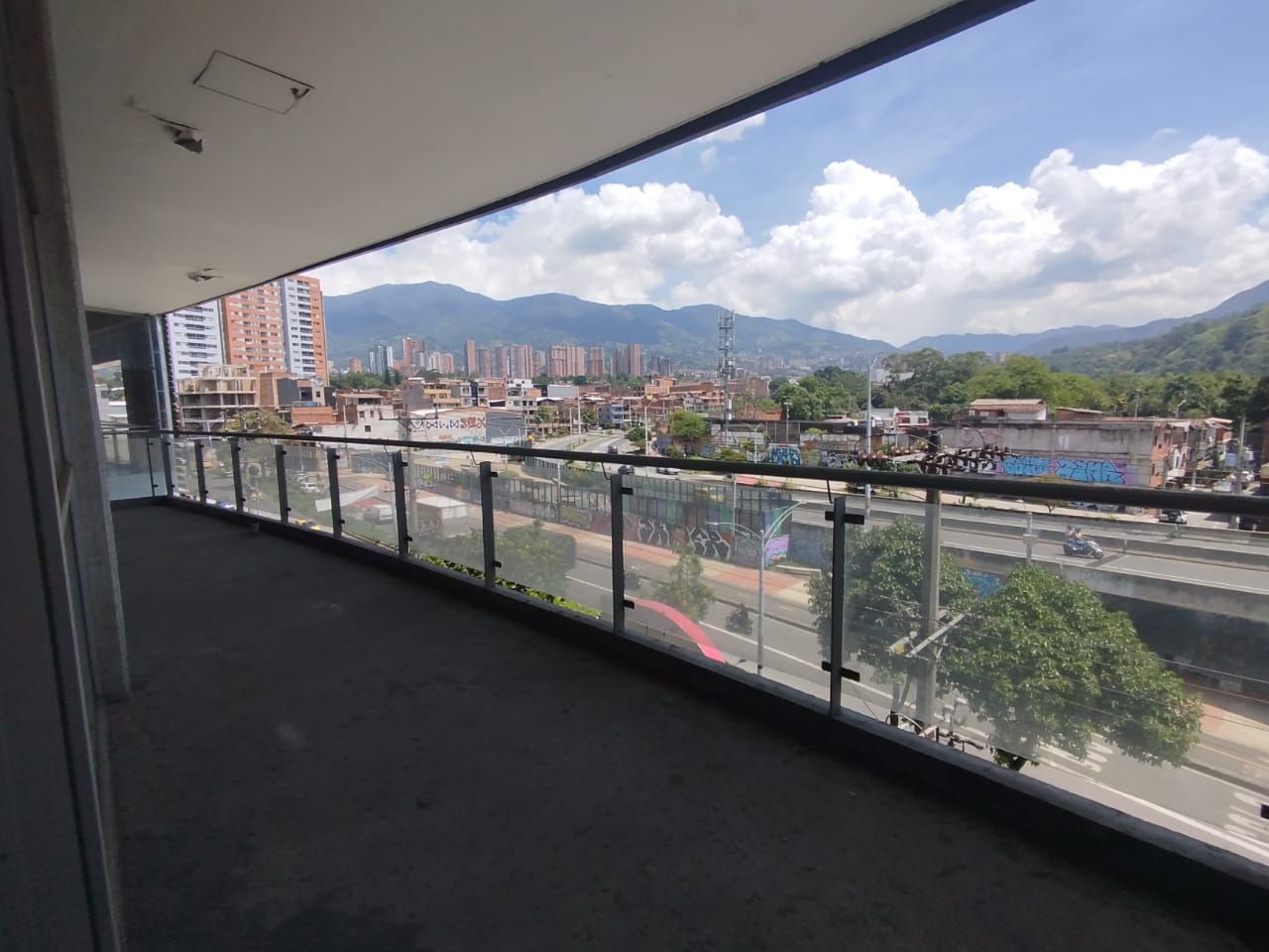 Local en arriendo Antioquia Itagüí Camparola 218 m2 Habitaciones 0 Baños 0 Garajes 0 Precio $23974121
