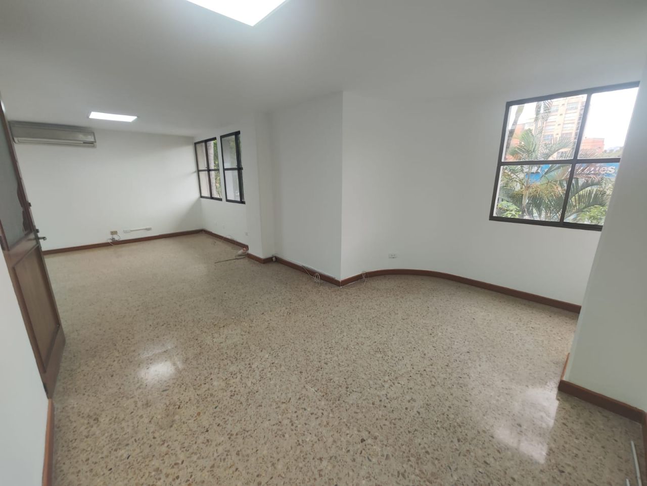 Oficina en arriendo Antioquia Medellín Laureles 39 m2 Habitaciones 0 Baños 1 Garajes 1 Precio $2200000