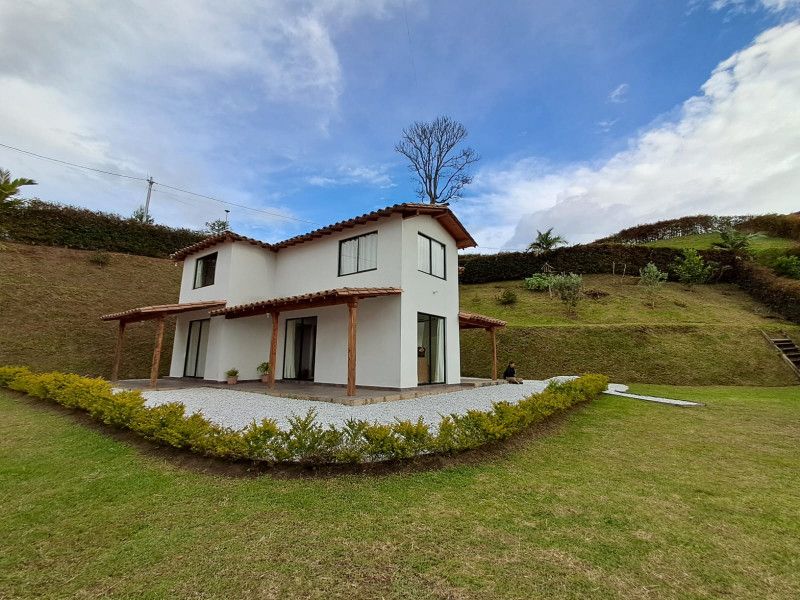 Casa Campestre en arriendo Antioquia Marinilla Marinilla 130 m2 Habitaciones 4 Baños 3 Garajes 5 Precio $3500000