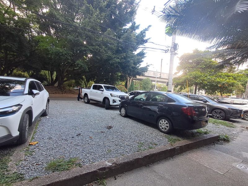 Oficina en arriendo Antioquia Medellín Florida Nueva 540 m2 Habitaciones 0 Baños 12 Garajes 0 Precio $20000000