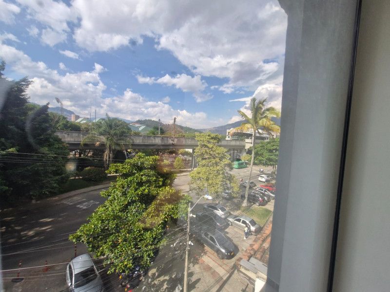 Oficina en arriendo Antioquia Medellín Florida Nueva 100 m2 Habitaciones 0 Baños 0 Garajes 0 Precio $4000000