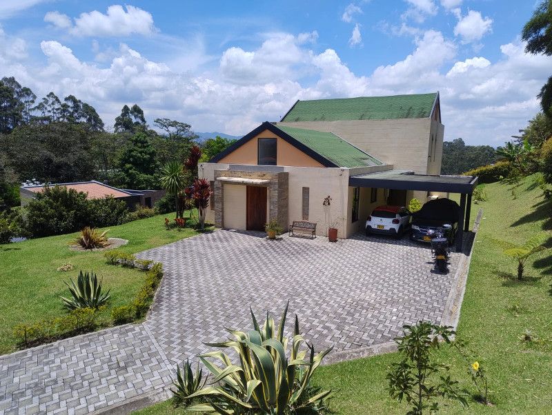 Casa en venta Antioquia El Carmen De Viboral El Carmen De Viboral 300 m2 Habitaciones 2 Baños 3 Garajes 2 Precio $2200000000