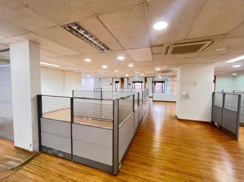 Oficina en arriendo Cundinamarca Bogotá San Patricio 400 m2 Habitaciones 0 Baños 2 Garajes 8 Precio $13500000