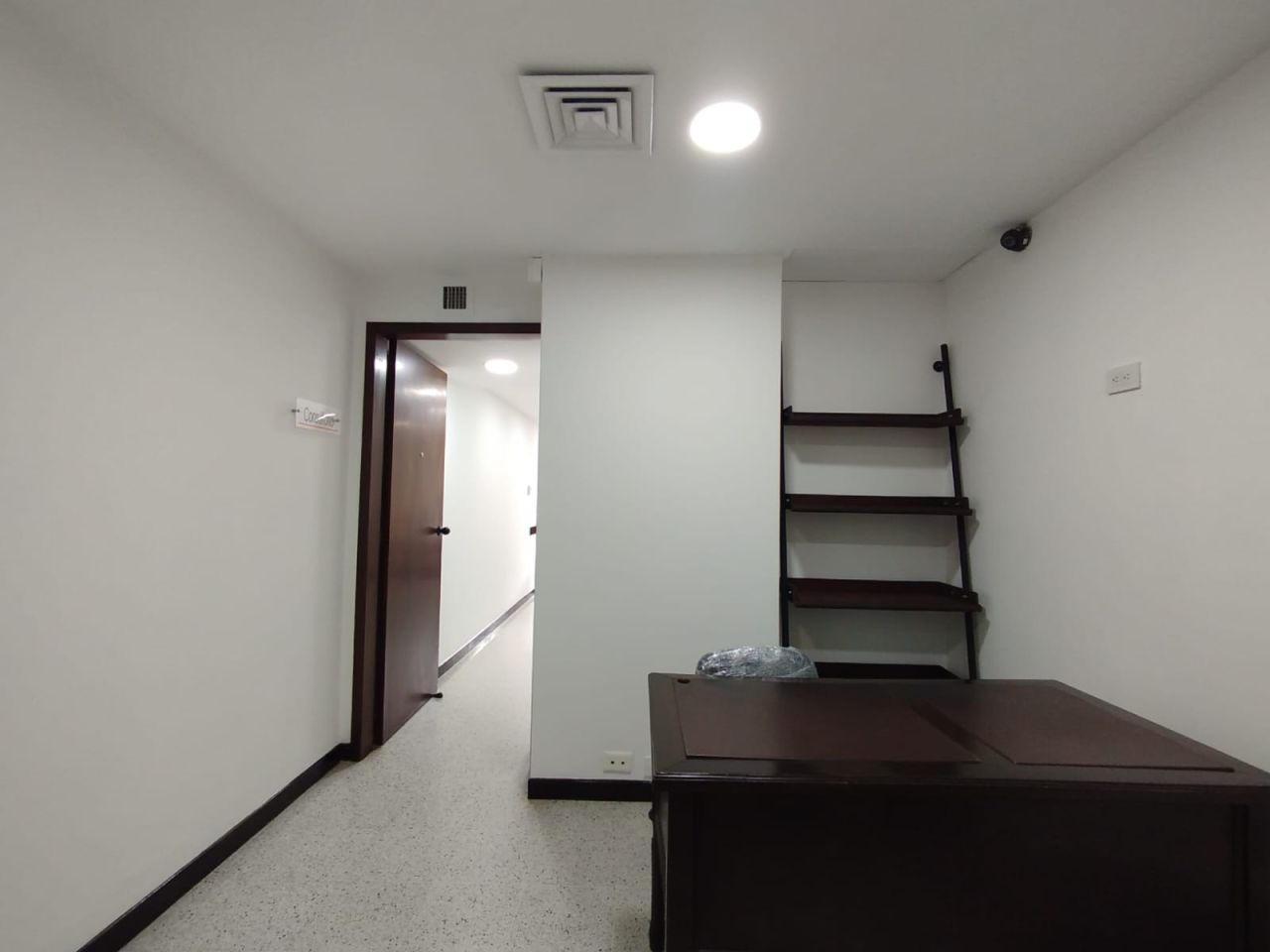 Consultorio en arriendo Antioquia Medellín La Aguacatala 30 m2 Habitaciones 0 Baños 1 Garajes 1 Precio $3200000