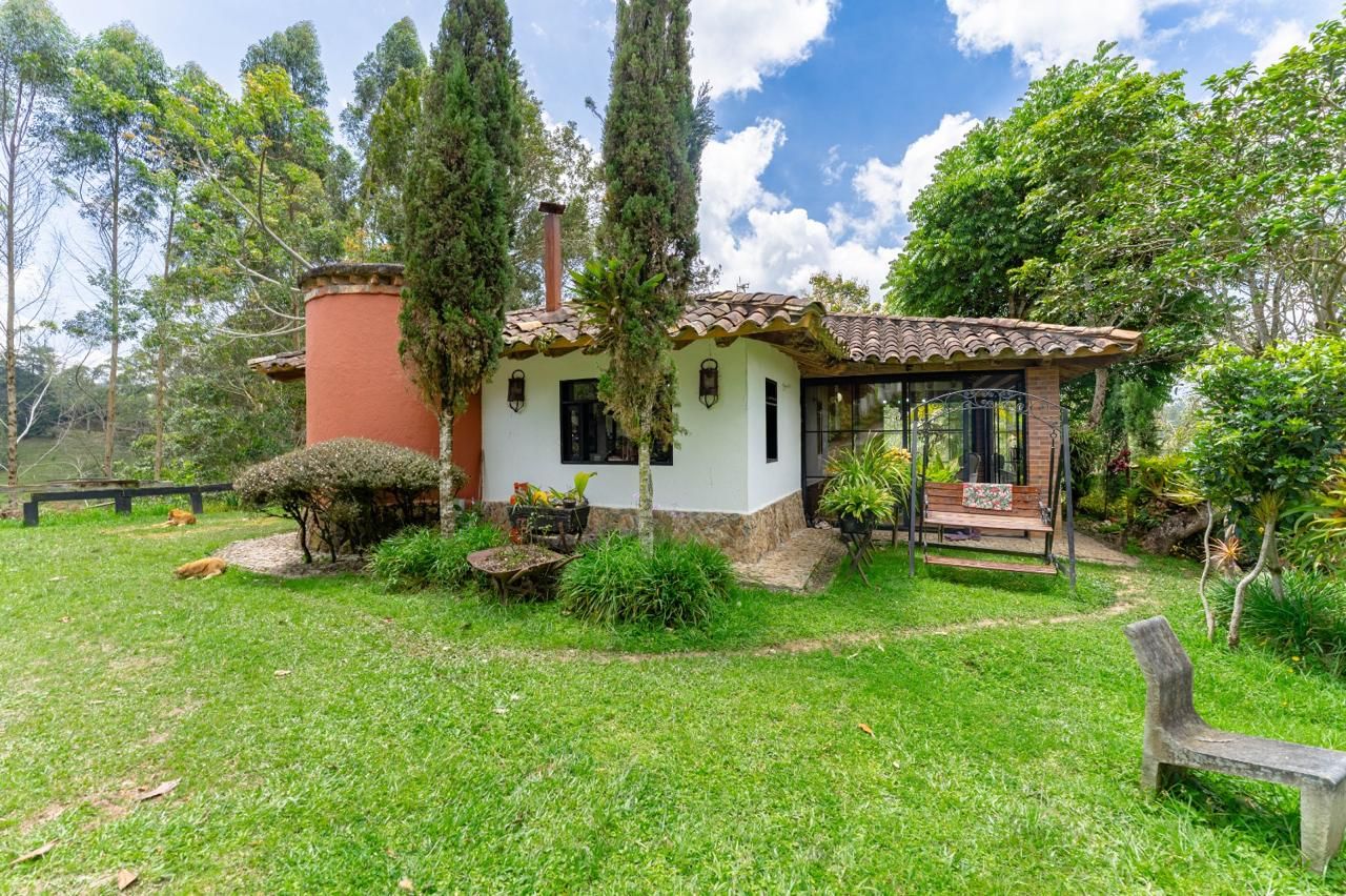 Finca en arriendo Antioquia Marinilla La Industrial 480 m2 Habitaciones 3 Baños 2 Garajes 1 Precio $6000000