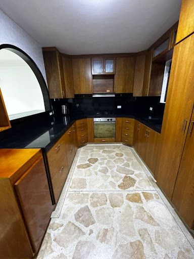 Casa en arriendo Antioquia Medellín Simon Bolivar 300 m2 Habitaciones 5 Baños 3 Garajes 0 Precio $5800000