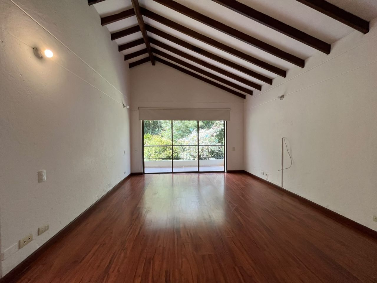 Casa en arriendo Antioquia Envigado Asd 300 m2 Habitaciones 4 Baños 5 Garajes 3 Precio $9500000