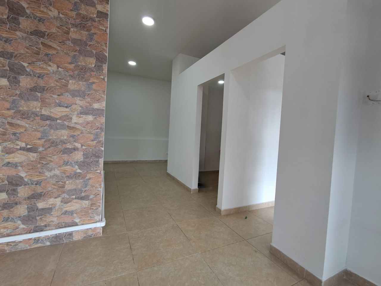 Local en arriendo Risaralda Pereira Los Alpes 20 m2 Habitaciones 0 Baños 1 Garajes 1 Precio $2100000