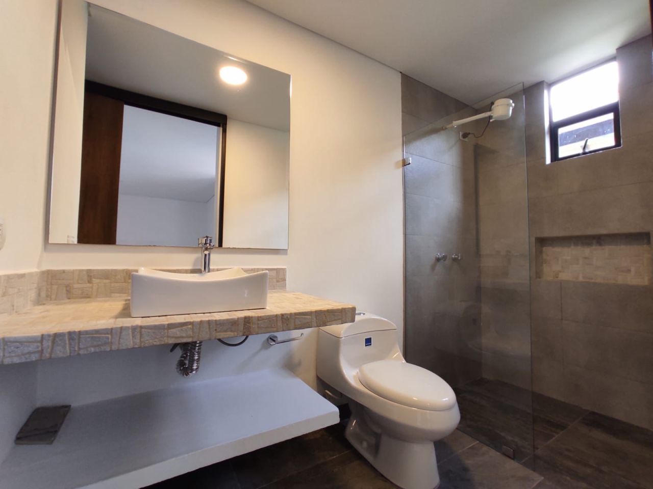 Finca en arriendo Antioquia Rionegro Rionegro 420 m2 Habitaciones 3 Baños 0 Garajes 1 Precio $9000000