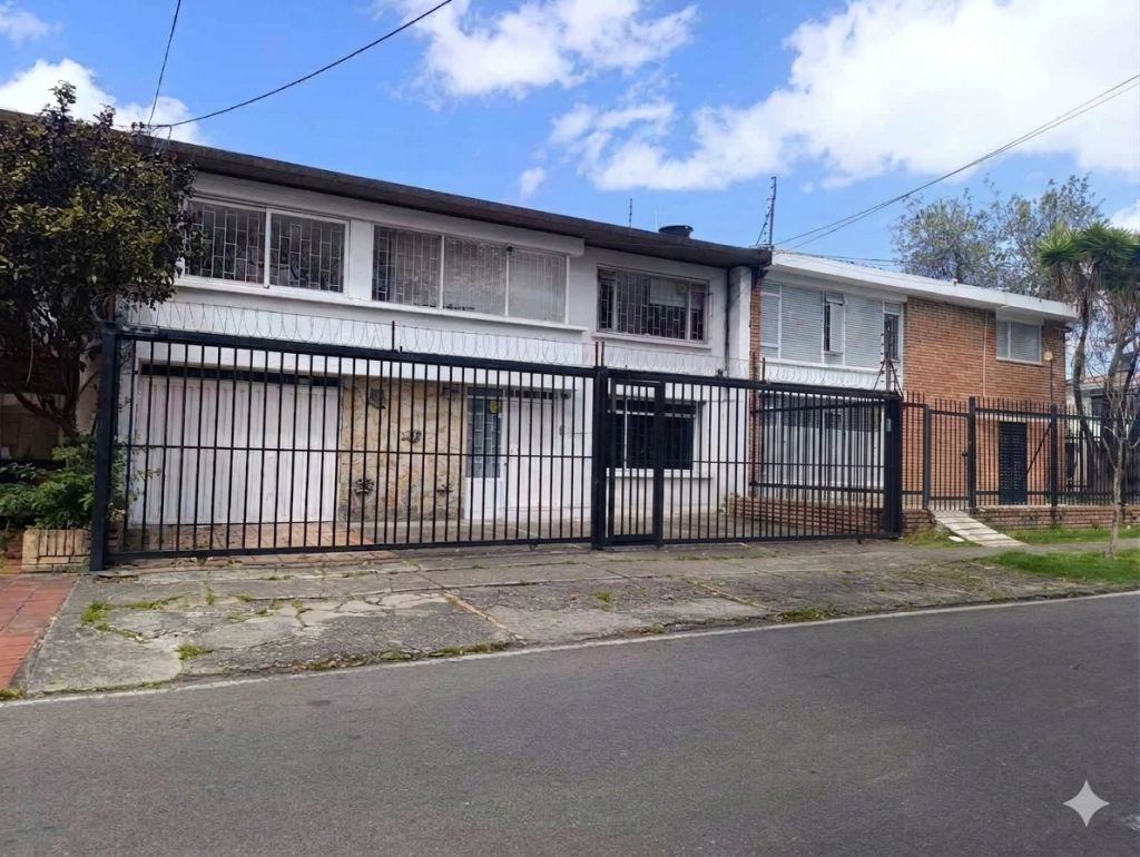 Casa en arriendo Cundinamarca Bogotá Polo Club 0 m2 Habitaciones 8 Baños 4 Garajes 0 Precio $12000000