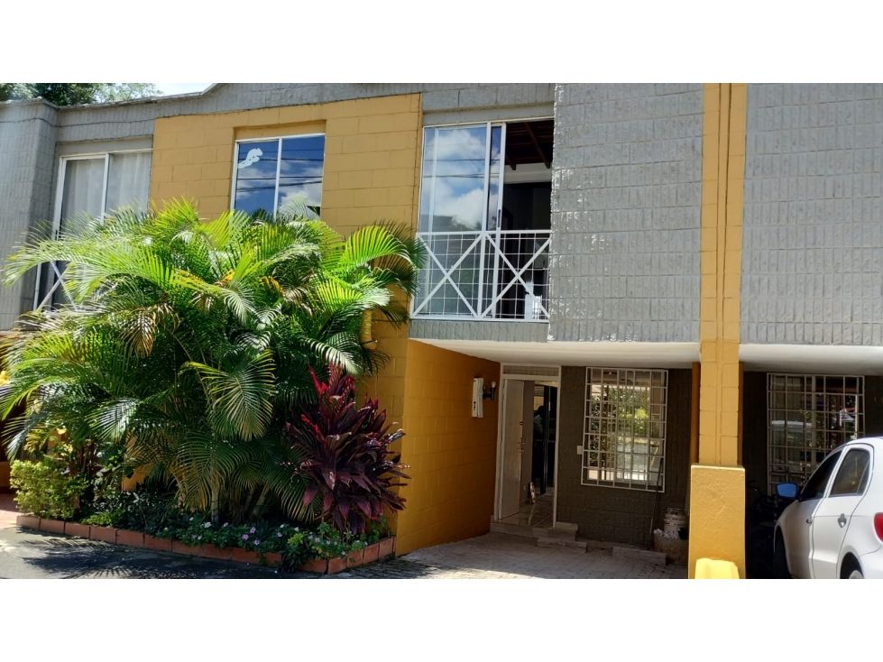 Casa en arriendo Antioquia Medellín La Pilarica 100 m2 Habitaciones 3 Baños 3 Garajes 1 Precio $3600000